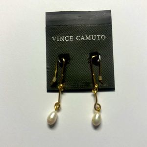 NWT Vince Camuto gold tone and freshwater pearls earrings